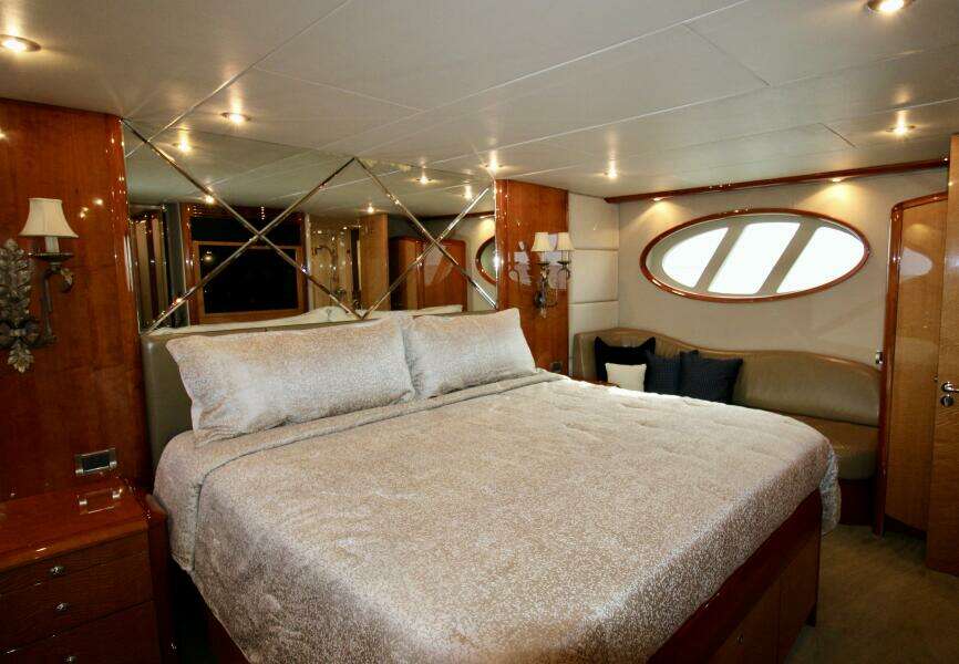 2007 Lazzara 74 Motor Yacht Kathleen