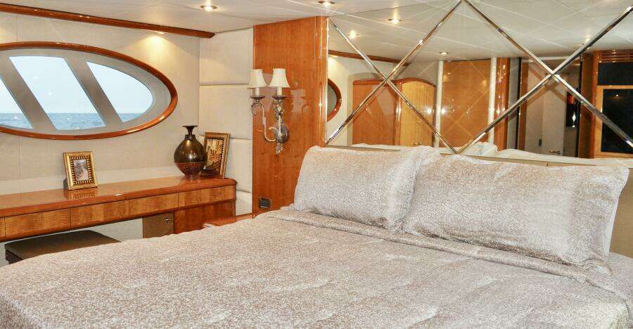 2007 Lazzara 74 Motor Yacht Kathleen