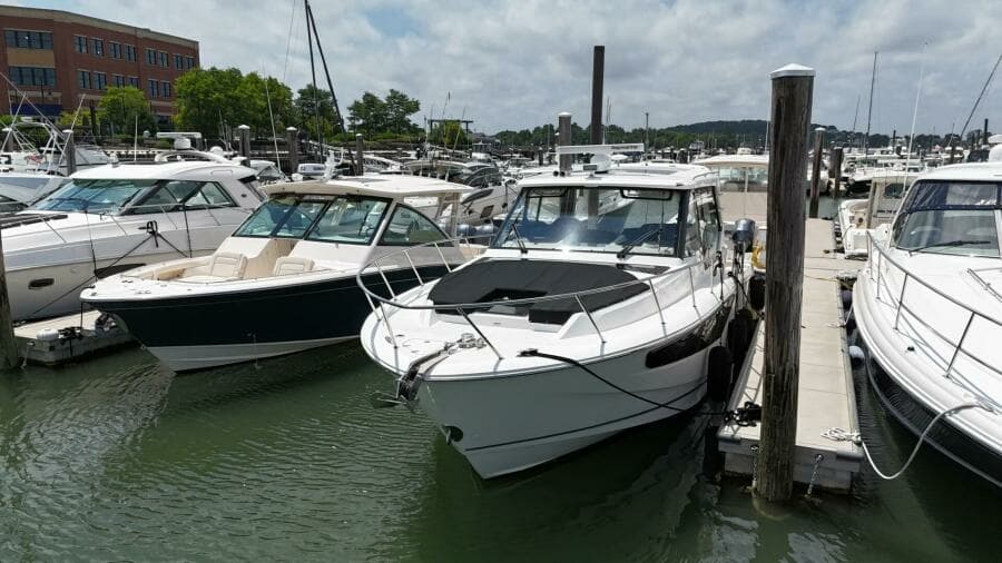 2021 Boston Whaler 405 Conquest