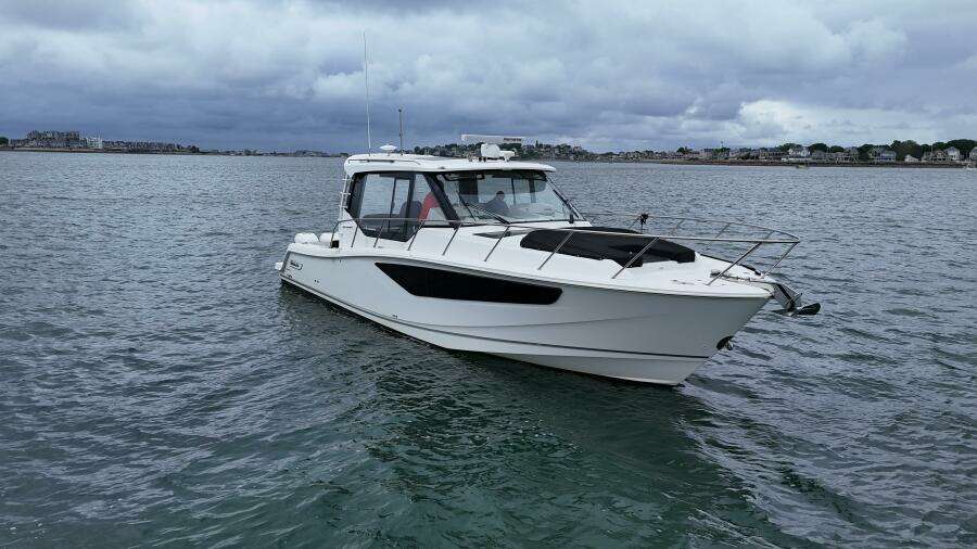 2021 Boston Whaler 405 Conquest