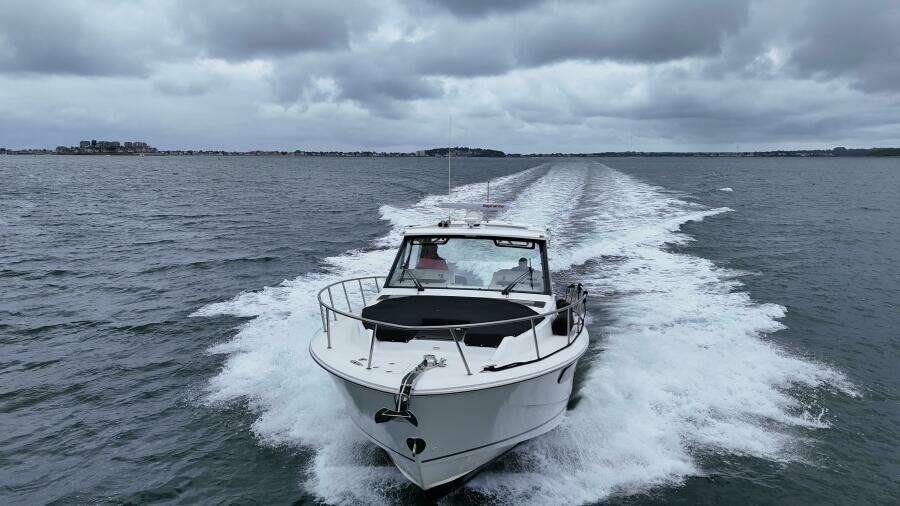 2021 Boston Whaler 405 Conquest