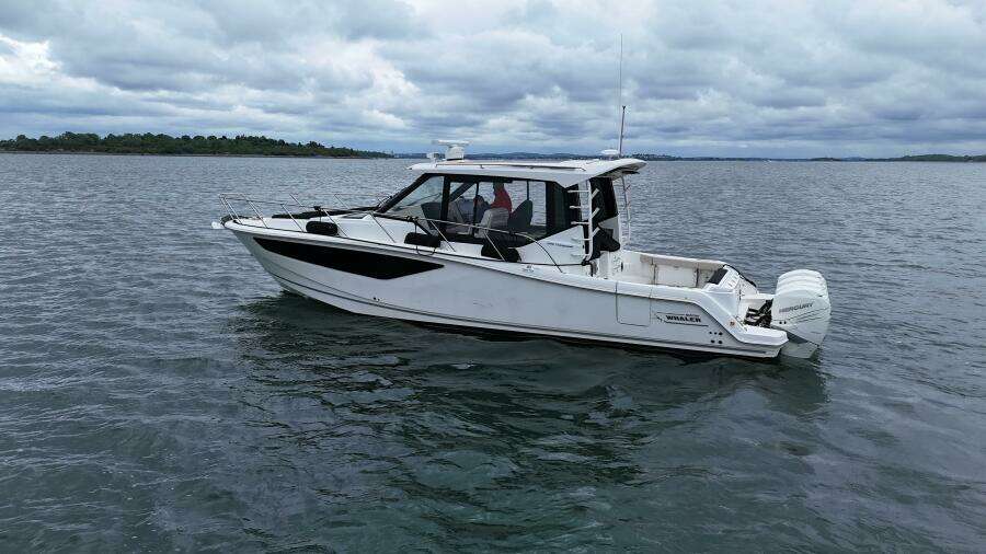2021 Boston Whaler 405 Conquest