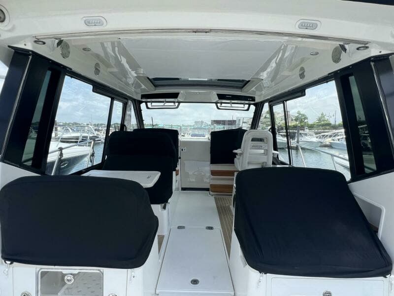 2021 Boston Whaler 405 Conquest