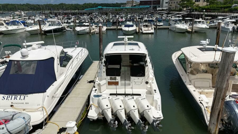 2021 Boston Whaler 405 Conquest