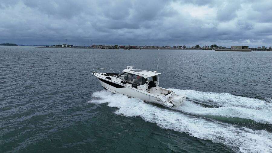 2021 Boston Whaler 405 Conquest