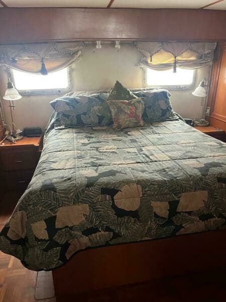 1988 CHB 46 Motor Yacht