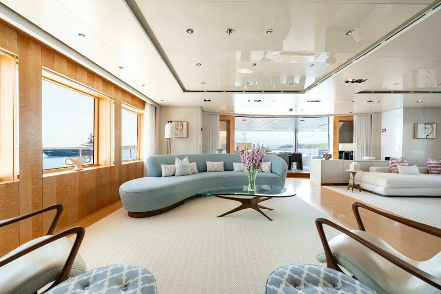 Loon 221' Skylounge Deck Salon