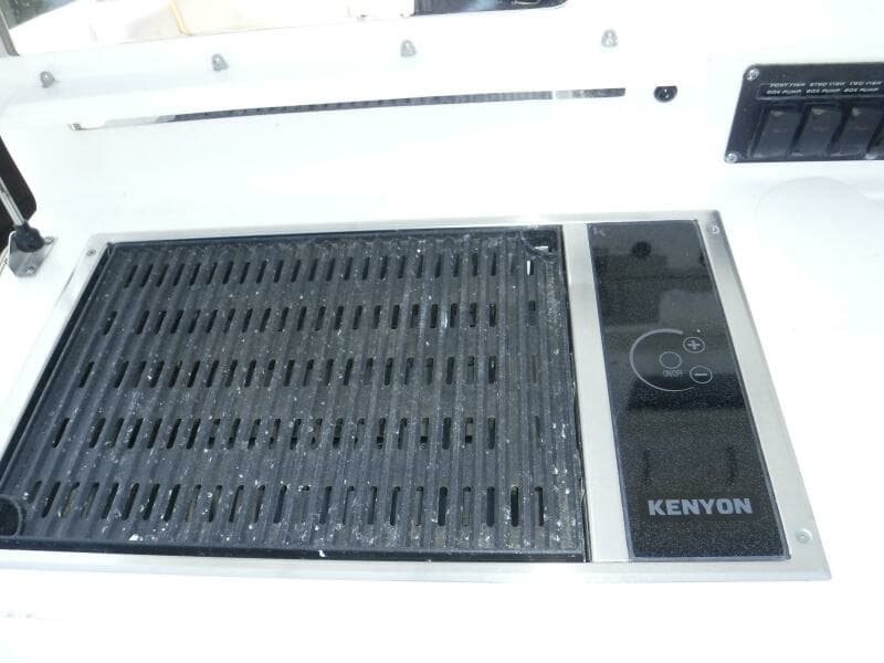 2014 Boston Whaler 370 Outrage