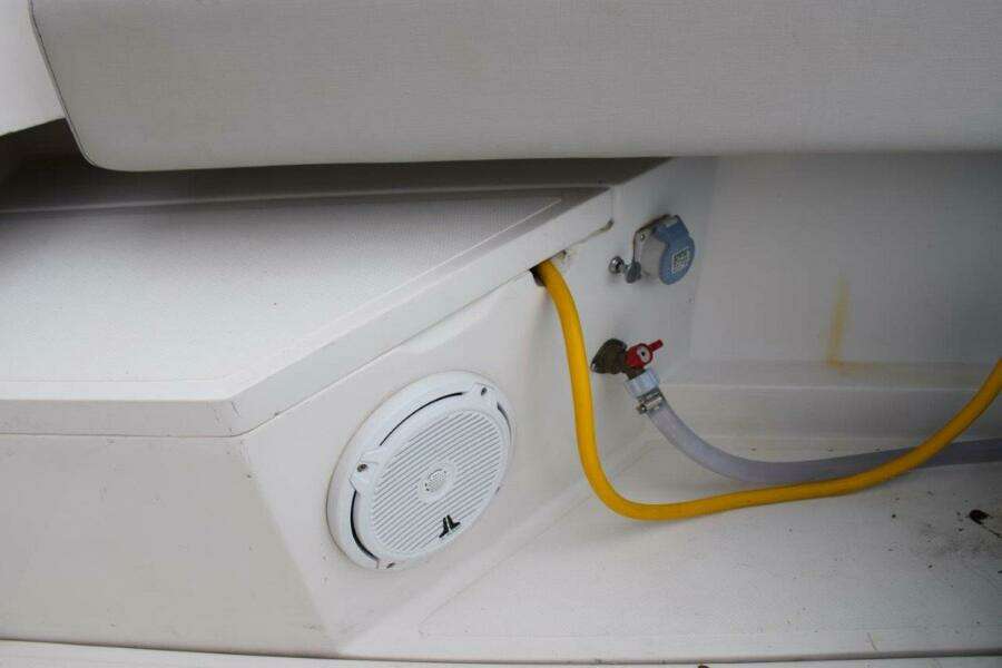 Livewell Connection, Electric And Reel Plug