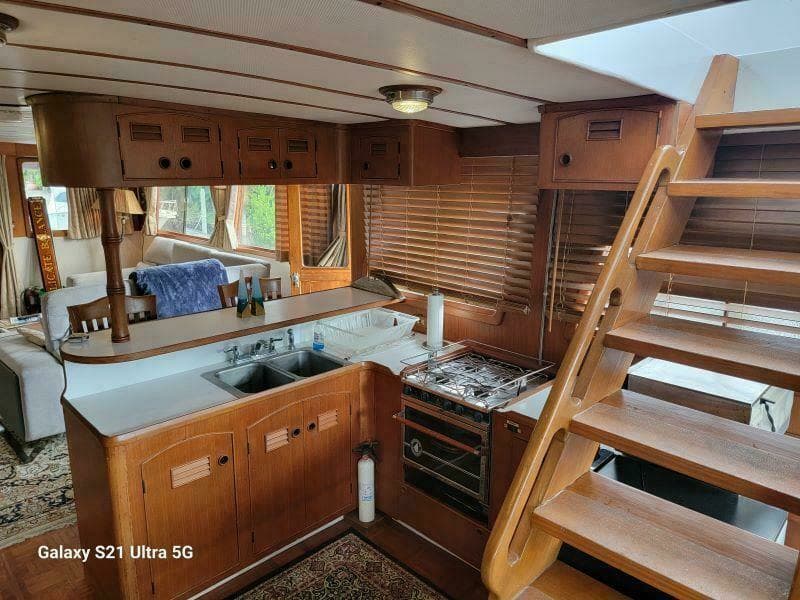 1987 Marine Trader Wide Body