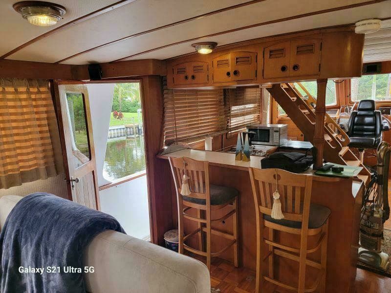 1987 Marine Trader Wide Body