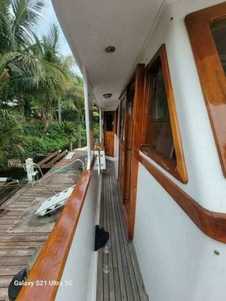 1987 Marine Trader Wide Body