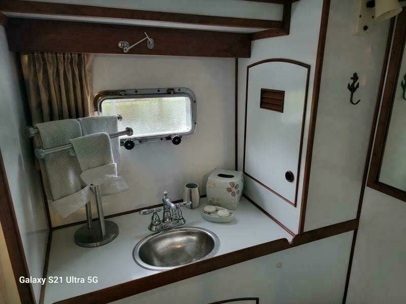 1987 Marine Trader Wide Body