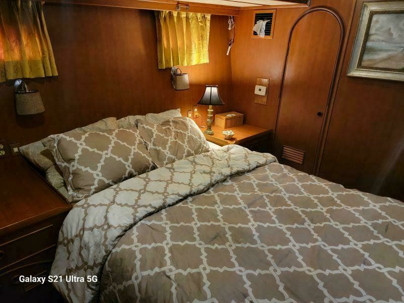 1987 Marine Trader Wide Body