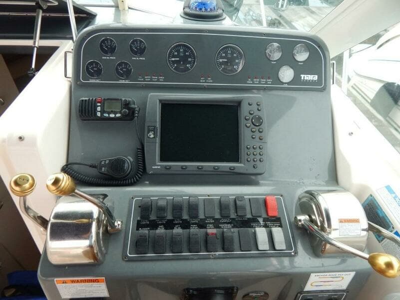 2004 Tiara Yachts 2900 Coronet Harbor Edition