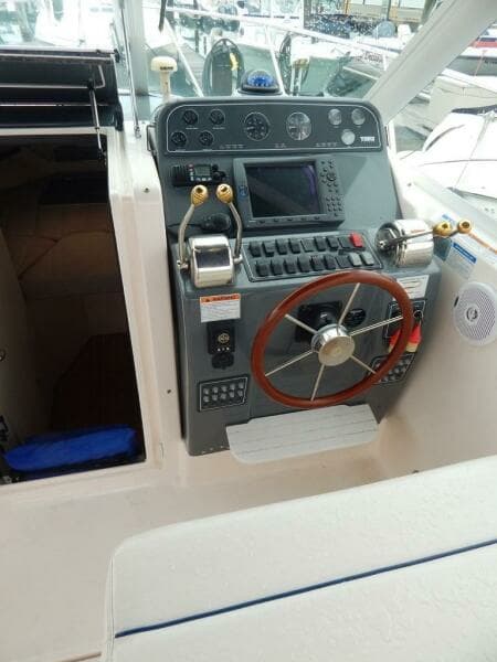 2004 Tiara Yachts 2900 Coronet Harbor Edition