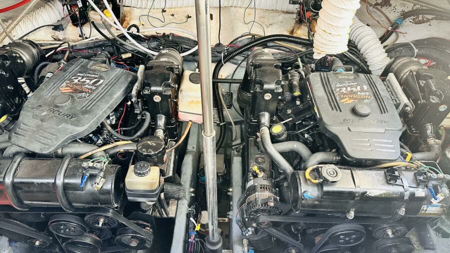 2007 Rinker 350 Express Cruiser