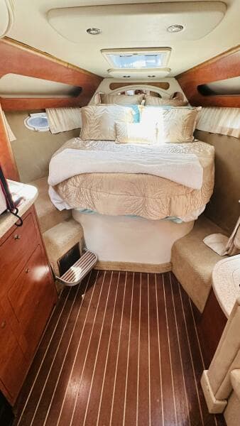 2007 Rinker 350 Express Cruiser