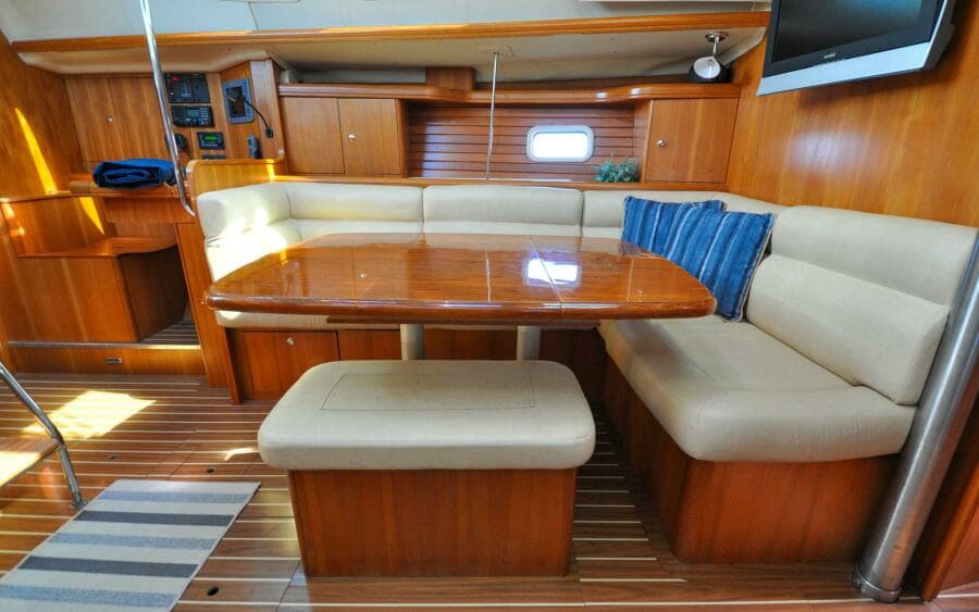 Hunter 45CC   Coralee   Offered For Sale694