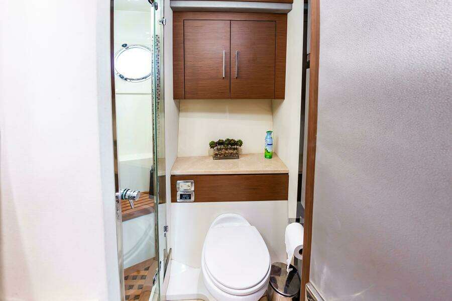 2013 Marquis 63 Sport Yacht