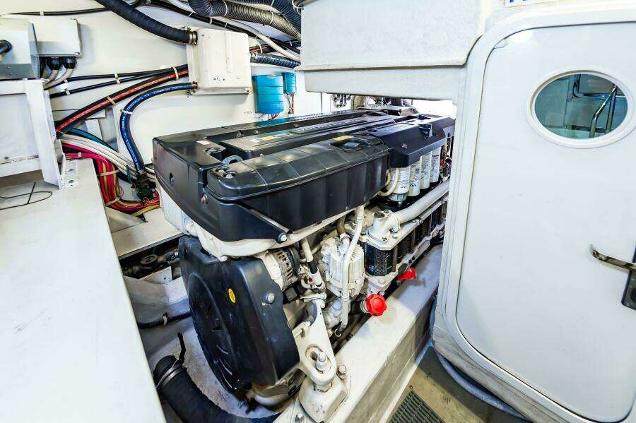 2013 Marquis 63 Sport Yacht