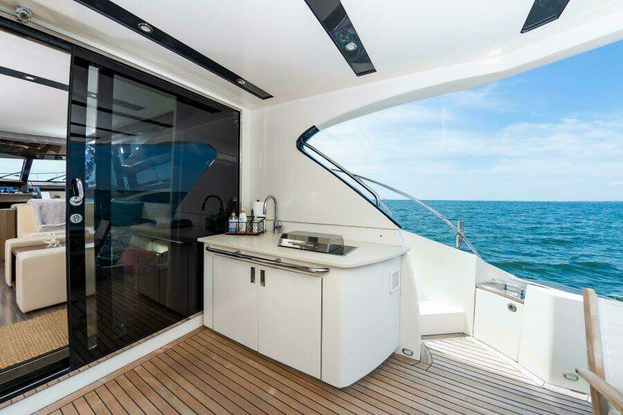 2013 Marquis 63 Sport Yacht