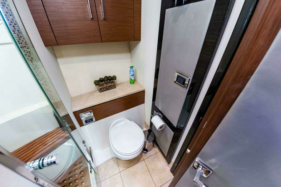 2013 Marquis 63 Sport Yacht