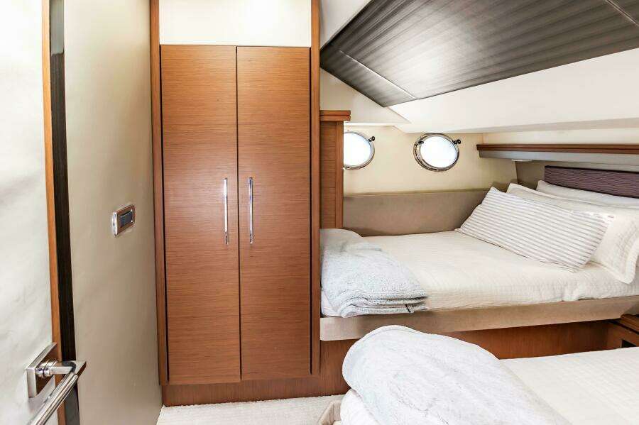 2013 Marquis 63 Sport Yacht