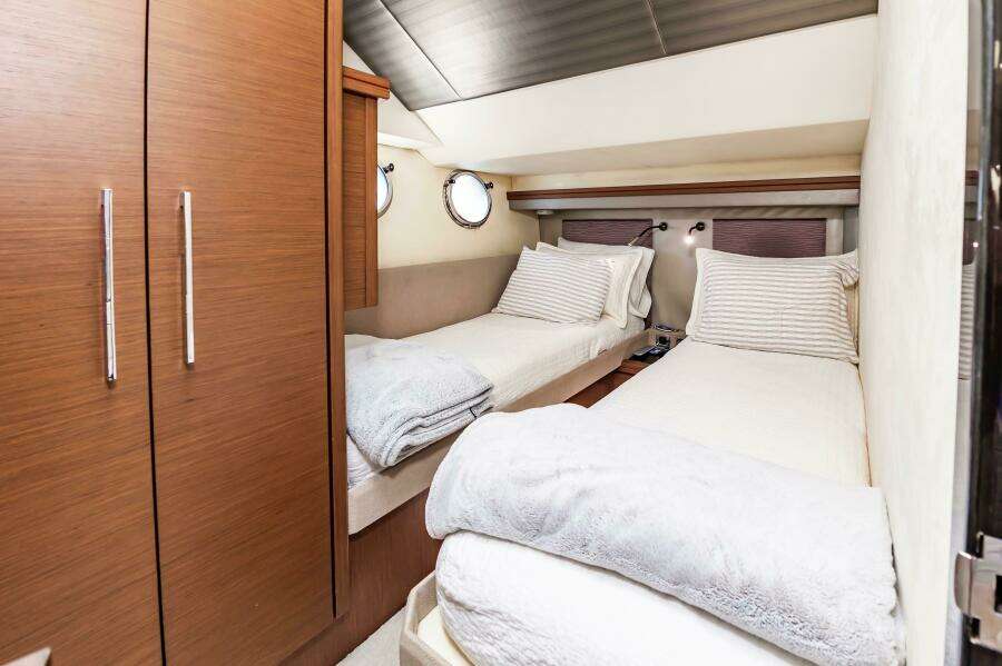 2013 Marquis 63 Sport Yacht