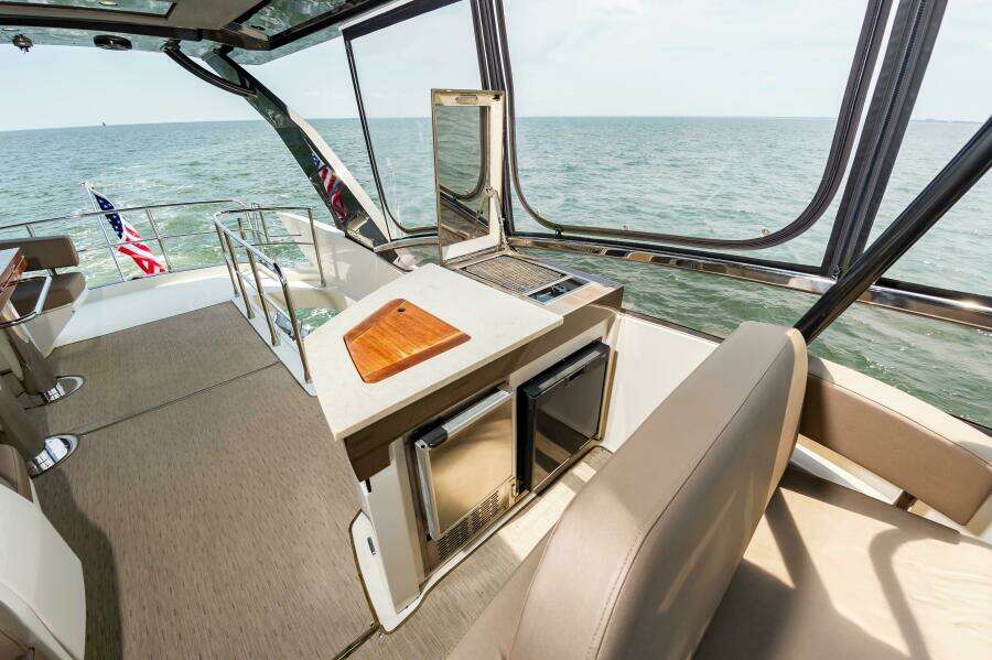 2013 Marquis 63 Sport Yacht