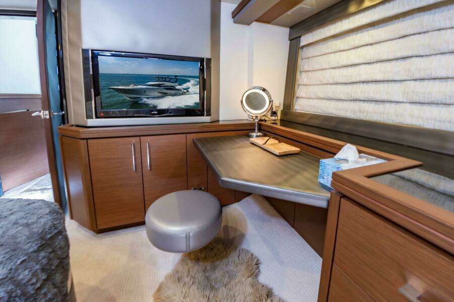 2013 Marquis 63 Sport Yacht