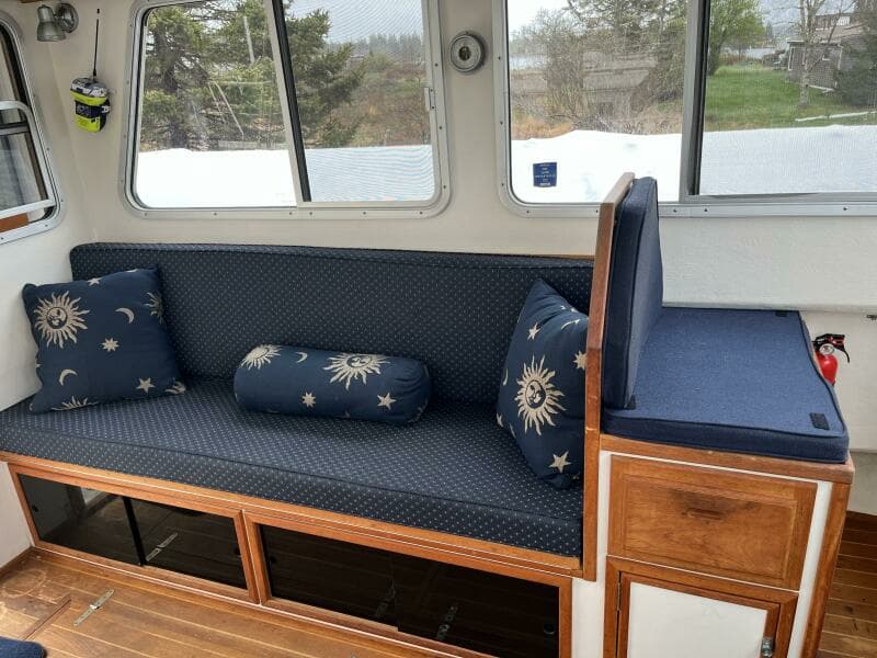 31'Eastern Port Settee/Double Berth