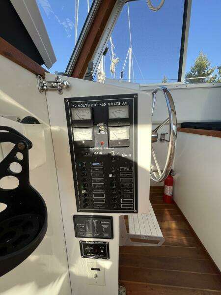 31'Eastern electrial panel