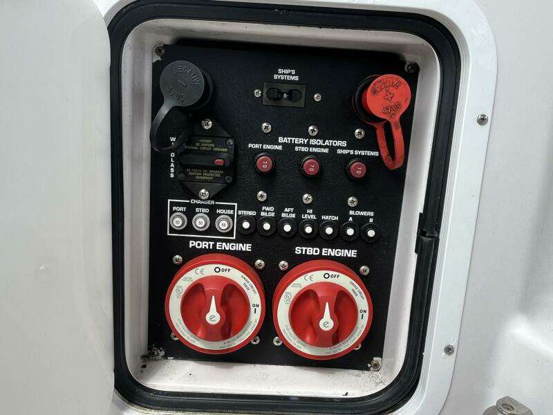 2008 Four Winns V338