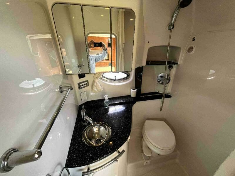 2008 Four Winns V338