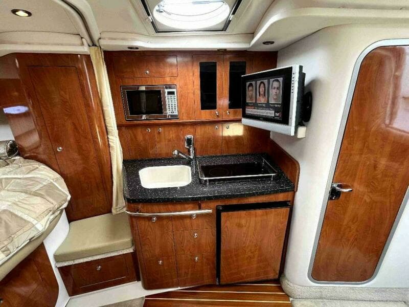 2008 Four Winns V338