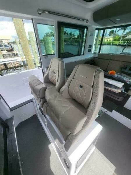 2024 Axopar 37 XC CROSS CABIN