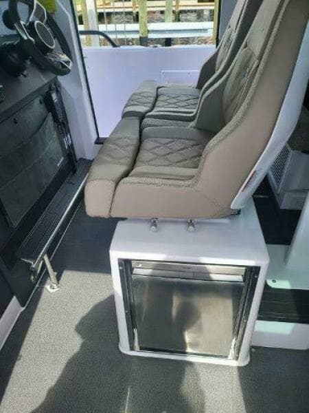 2024 Axopar 37 XC CROSS CABIN