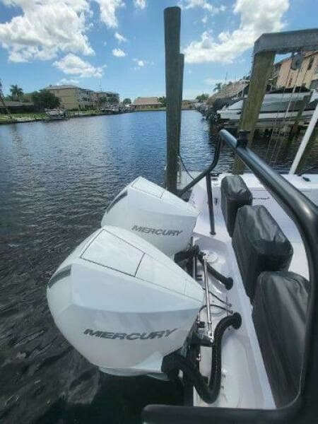 2024 Axopar 37 XC CROSS CABIN