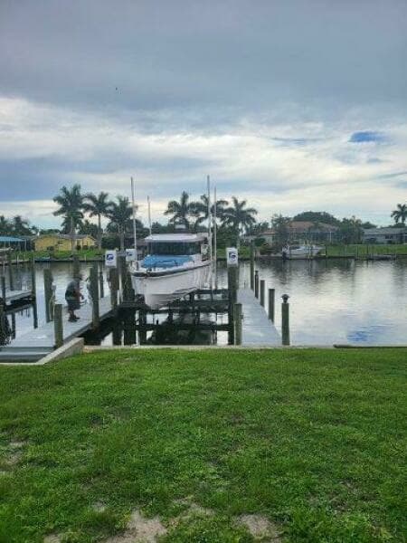 2024 Axopar 37 XC CROSS CABIN