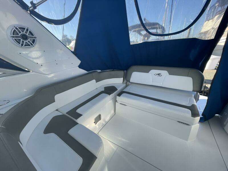 2019 Monterey 295 Sport Yacht