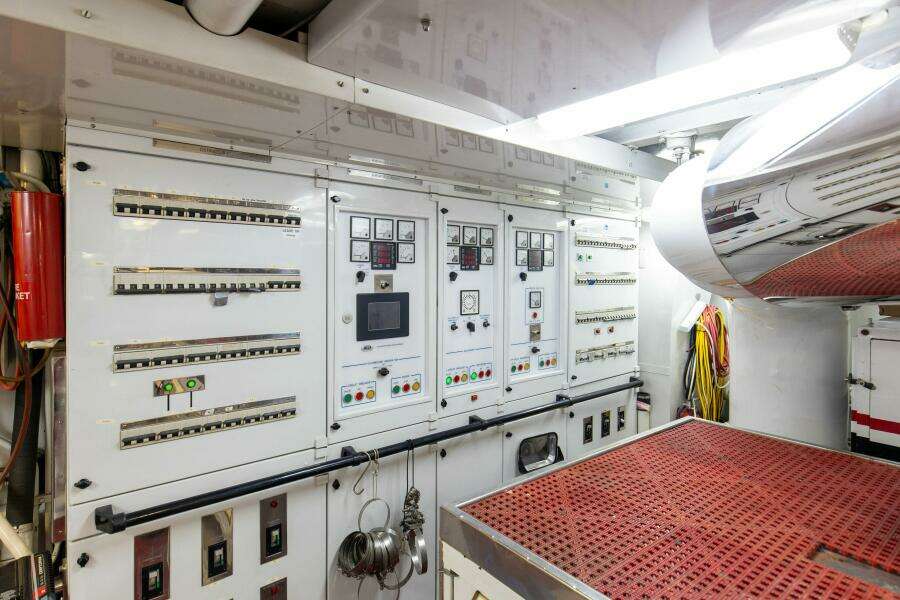 1989 116' Feadship Boss- Engine Room (12)