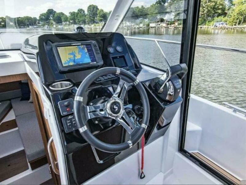 2025 Beneteau Antares 9