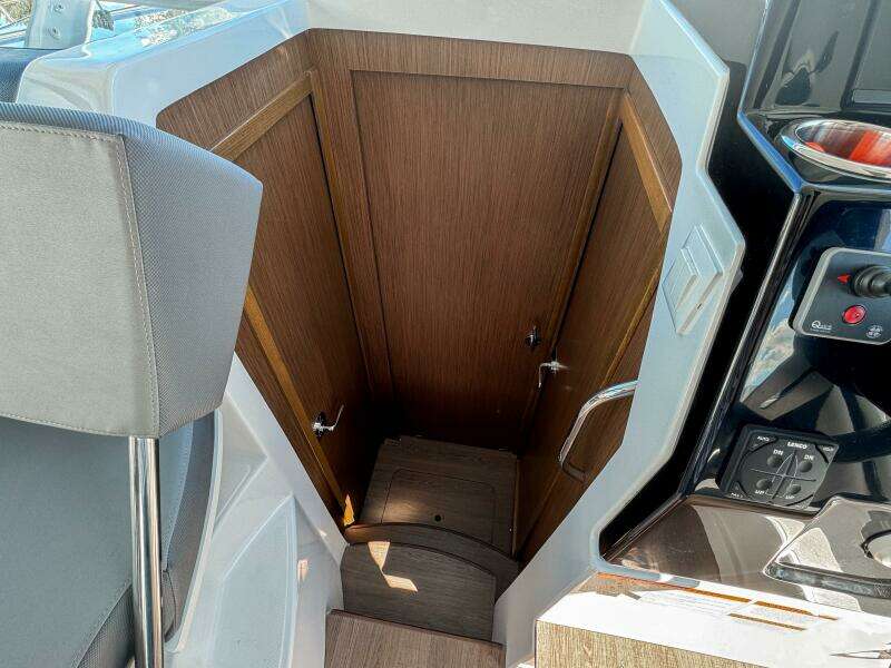 2025 Beneteau Antares 9