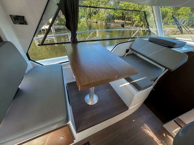 2025 Beneteau Antares 9