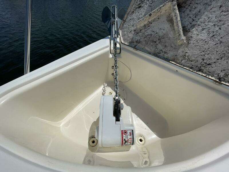 2000 Rinker 342 Fiesta Vee