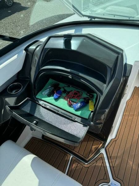 2017 Monterey 278 SS