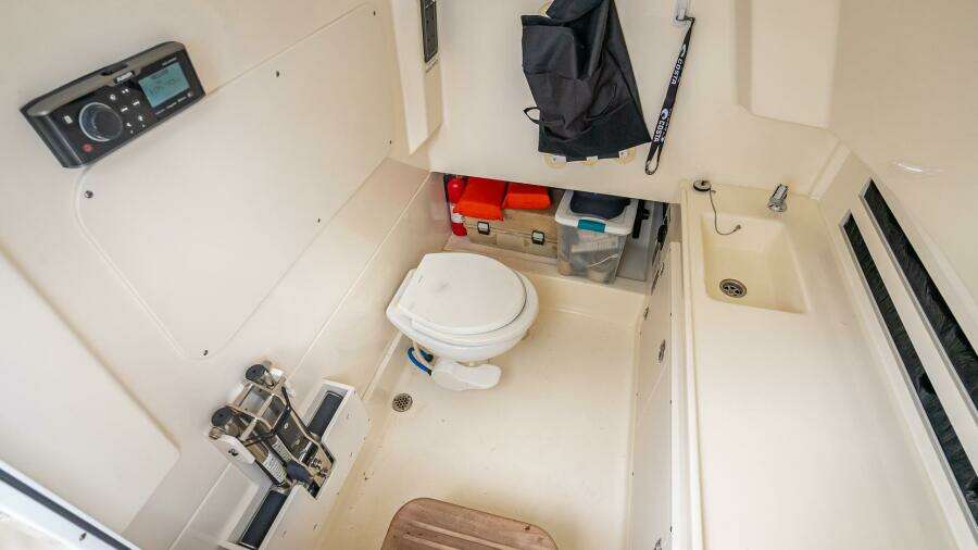 2017 Boston Whaler 330 Outrage