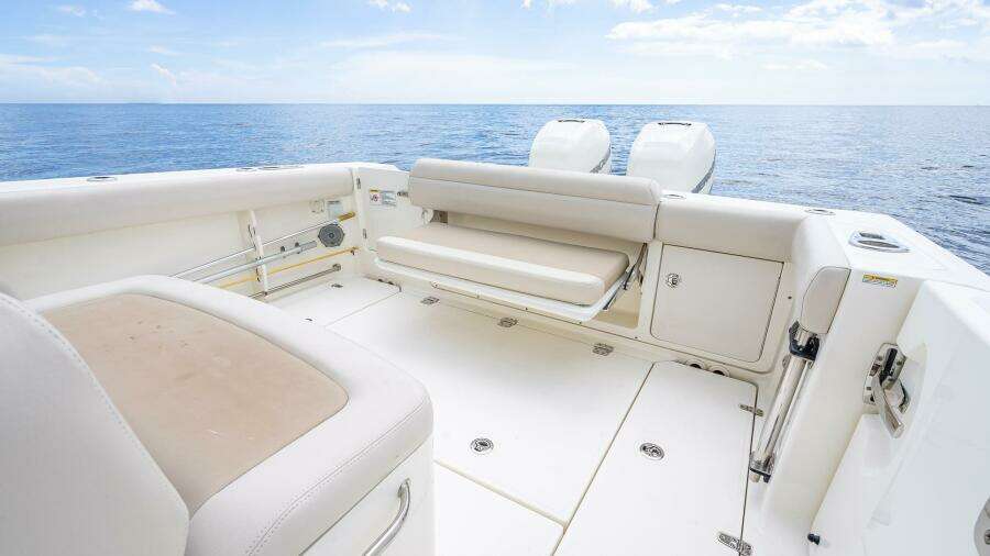 2017 Boston Whaler 330 Outrage