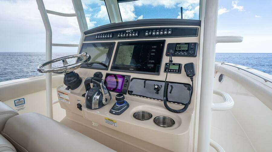 2017 Boston Whaler 330 Outrage